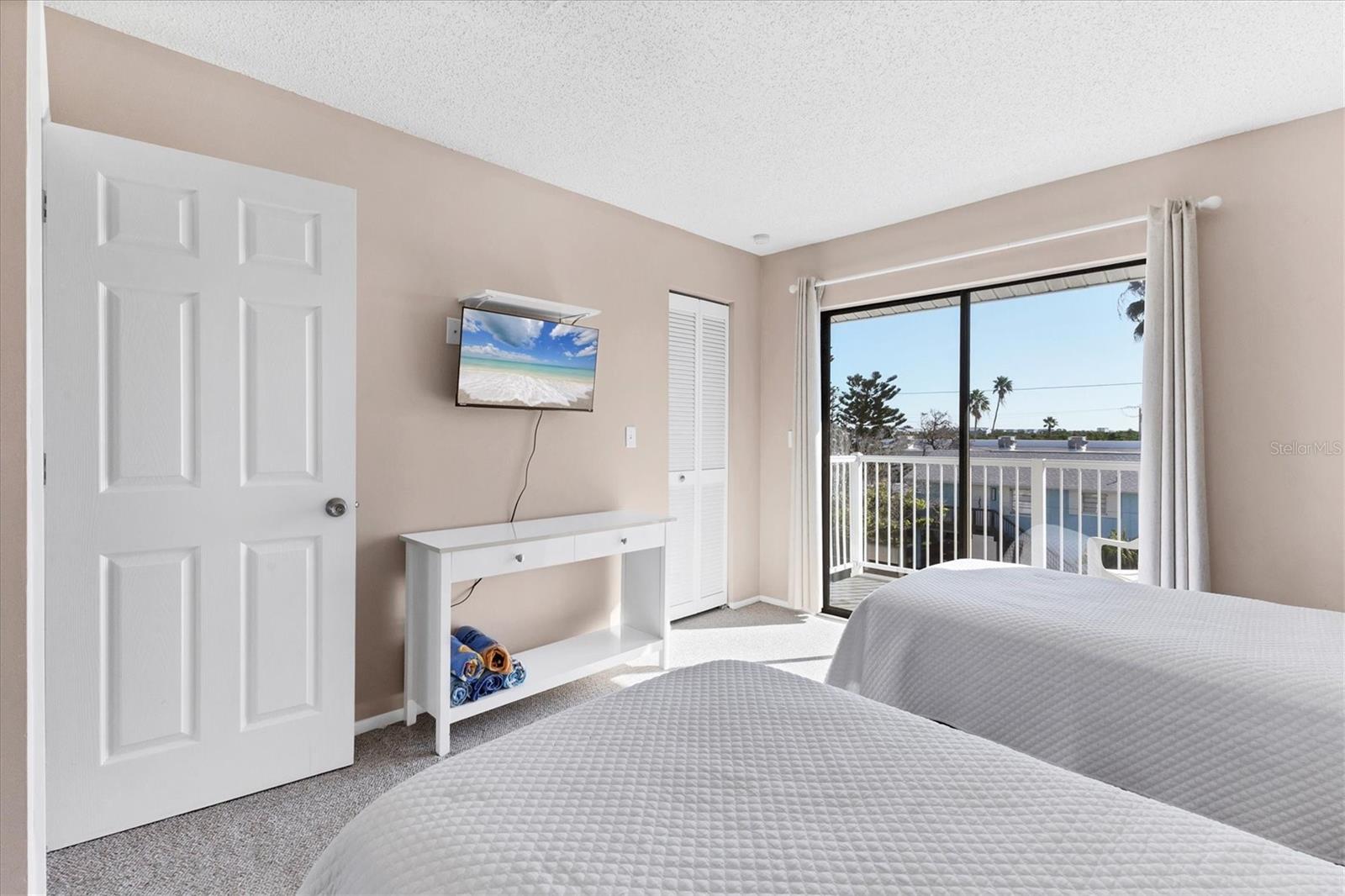 Image 32 of 46 For 3400 6th Avenue 7