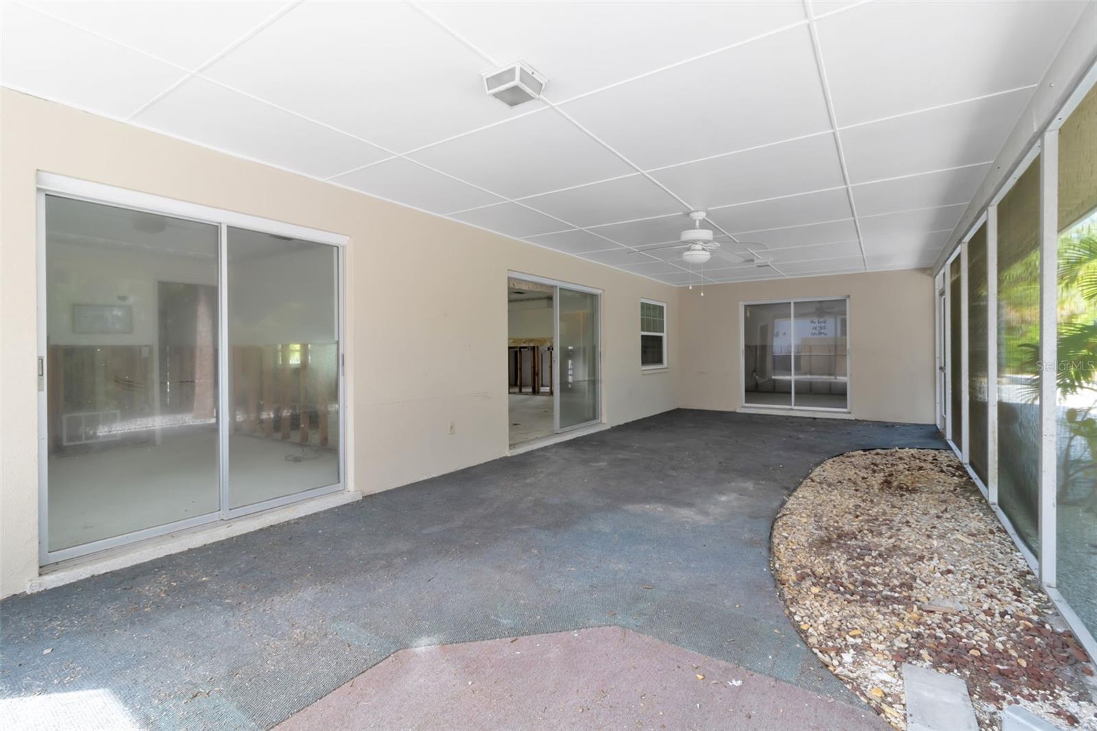 Image 18 of 27 For 315 Avenida De Paradisio