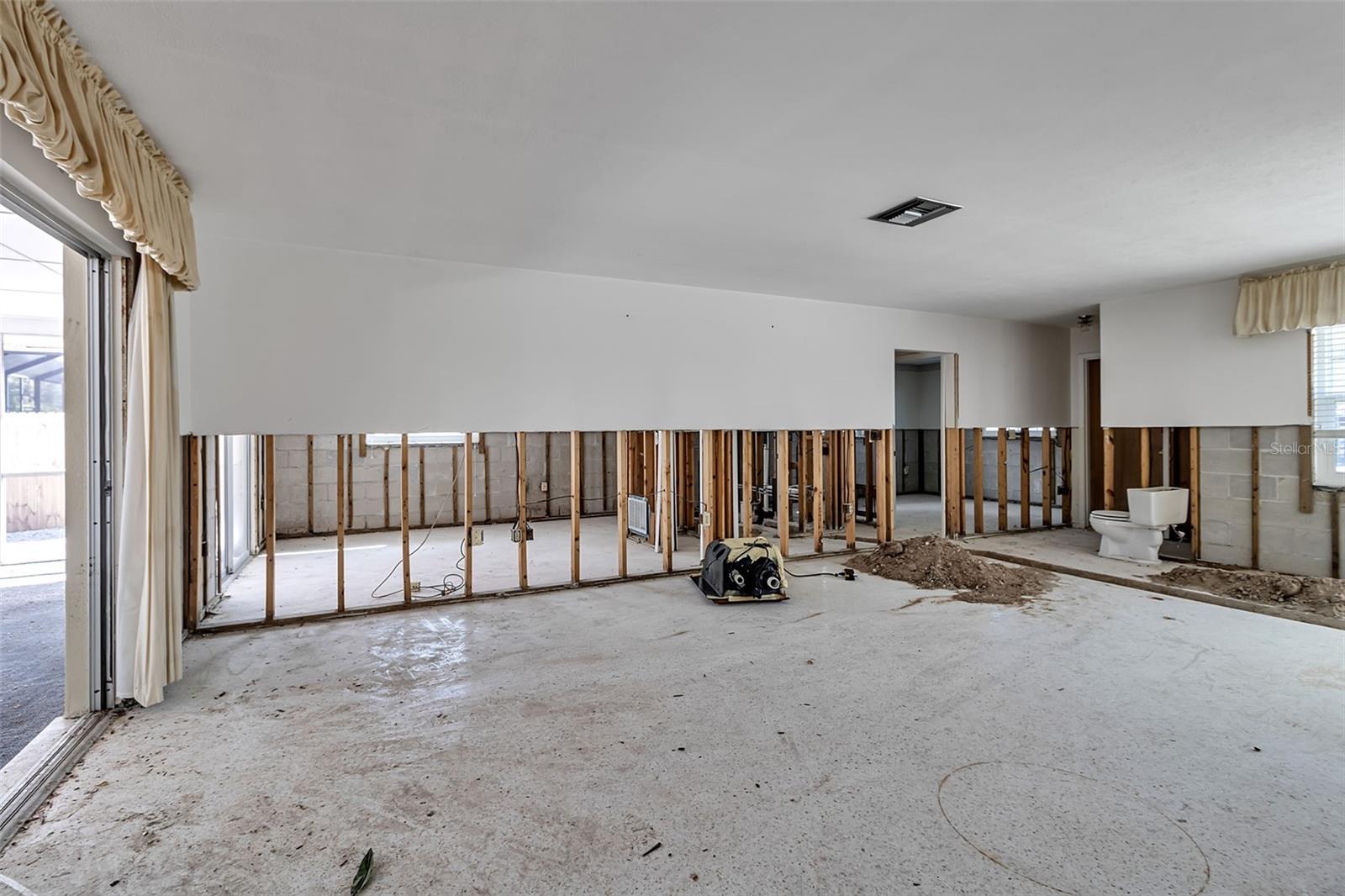 Image 7 of 27 For 315 Avenida De Paradisio