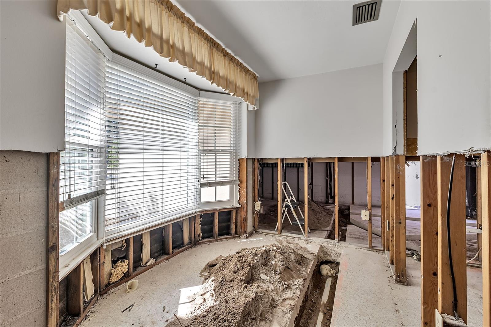 Image 9 of 27 For 315 Avenida De Paradisio