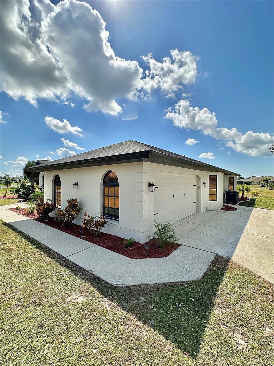 Image 21 of 47 For 1 Clubhouse Road