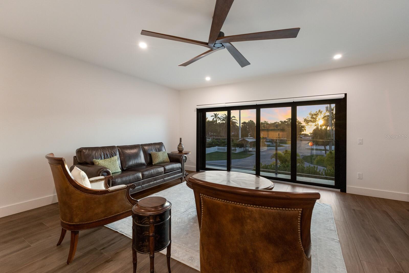 Image 18 of 84 For 201 Harbor Drive