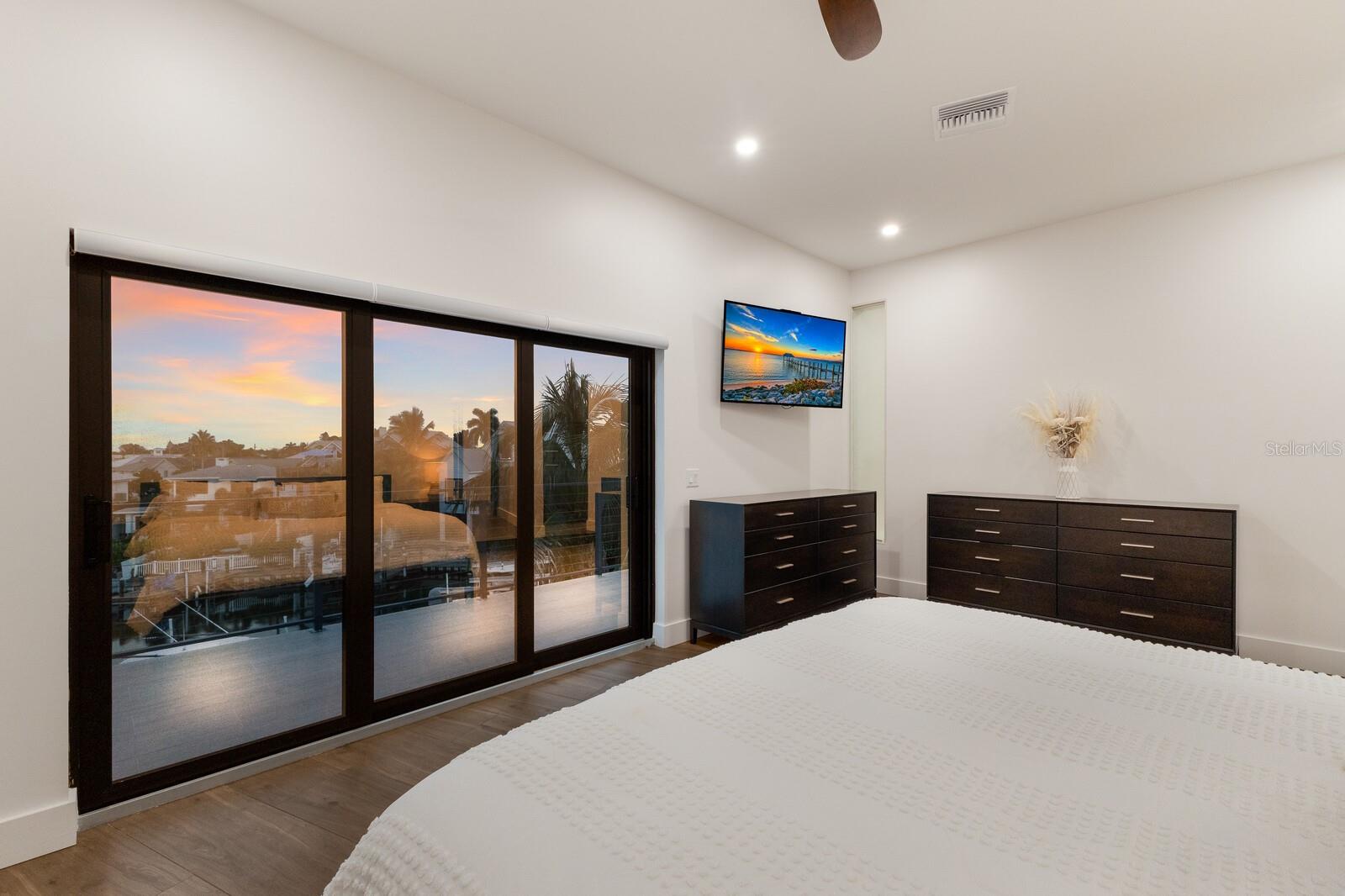 Image 19 of 84 For 201 Harbor Drive