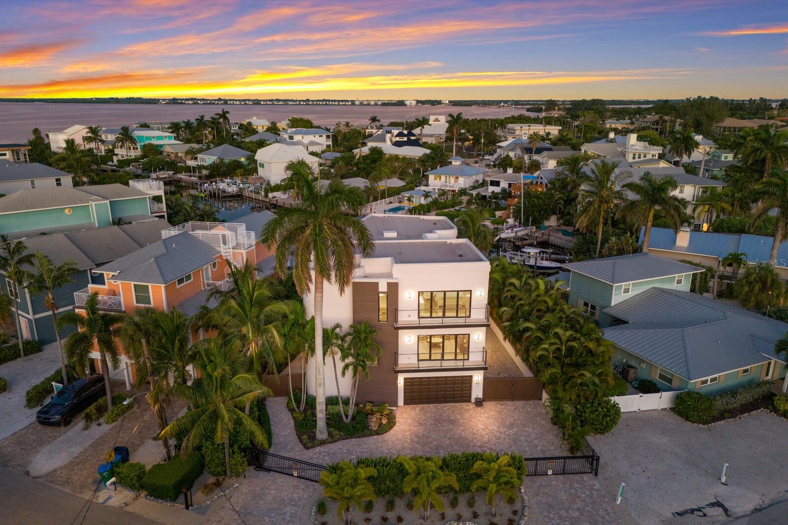 Image 8 of 84 For 201 Harbor Drive