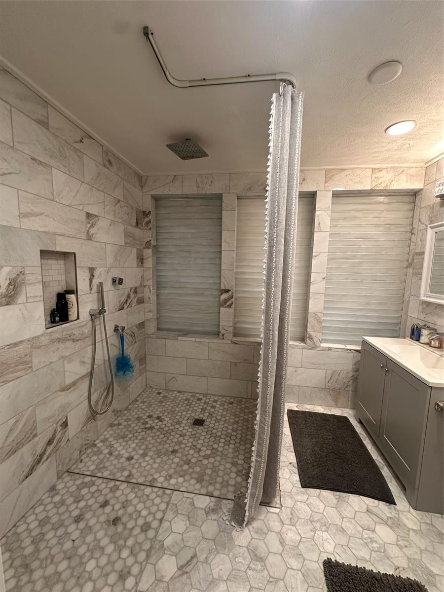 Image 11 of 43 For 919 Conrad Avenue