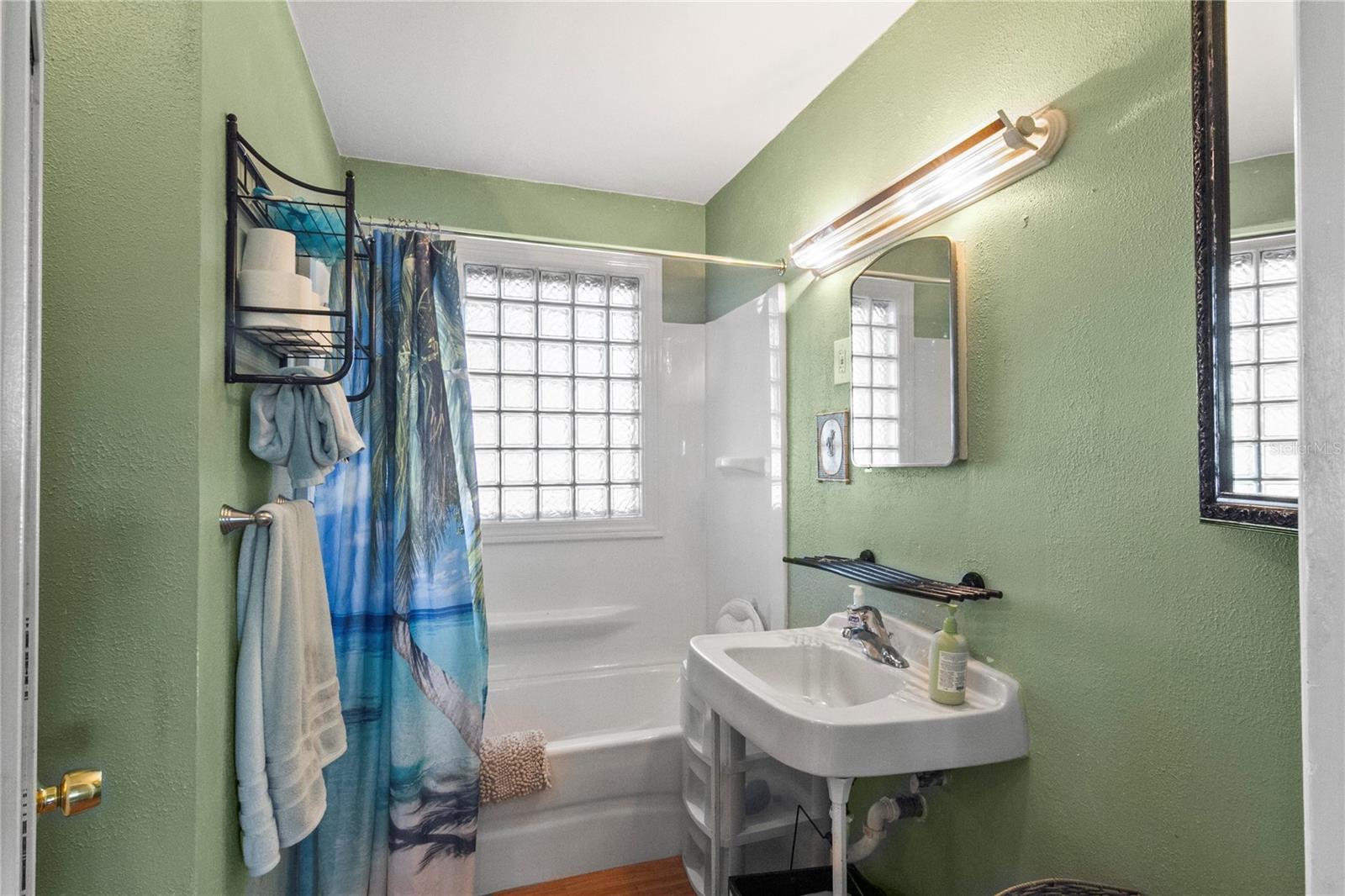 Image 13 of 43 For 919 Conrad Avenue