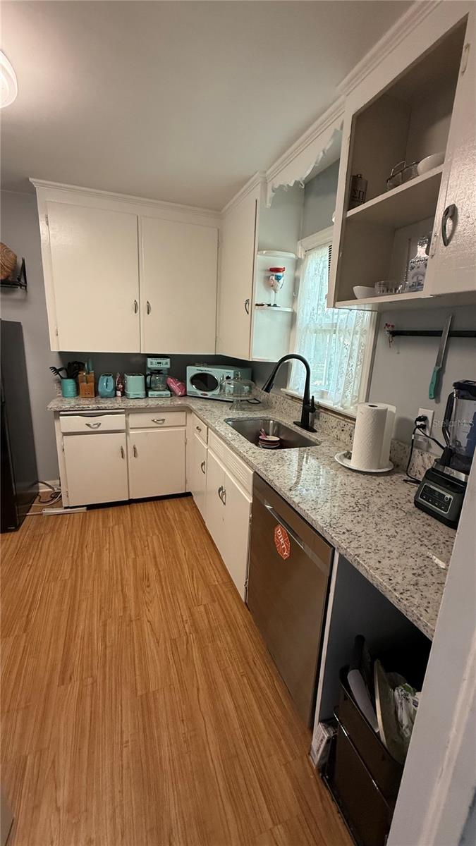 Image 15 of 43 For 919 Conrad Avenue