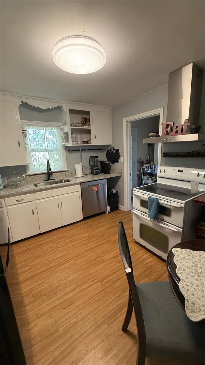 Image 16 of 43 For 919 Conrad Avenue