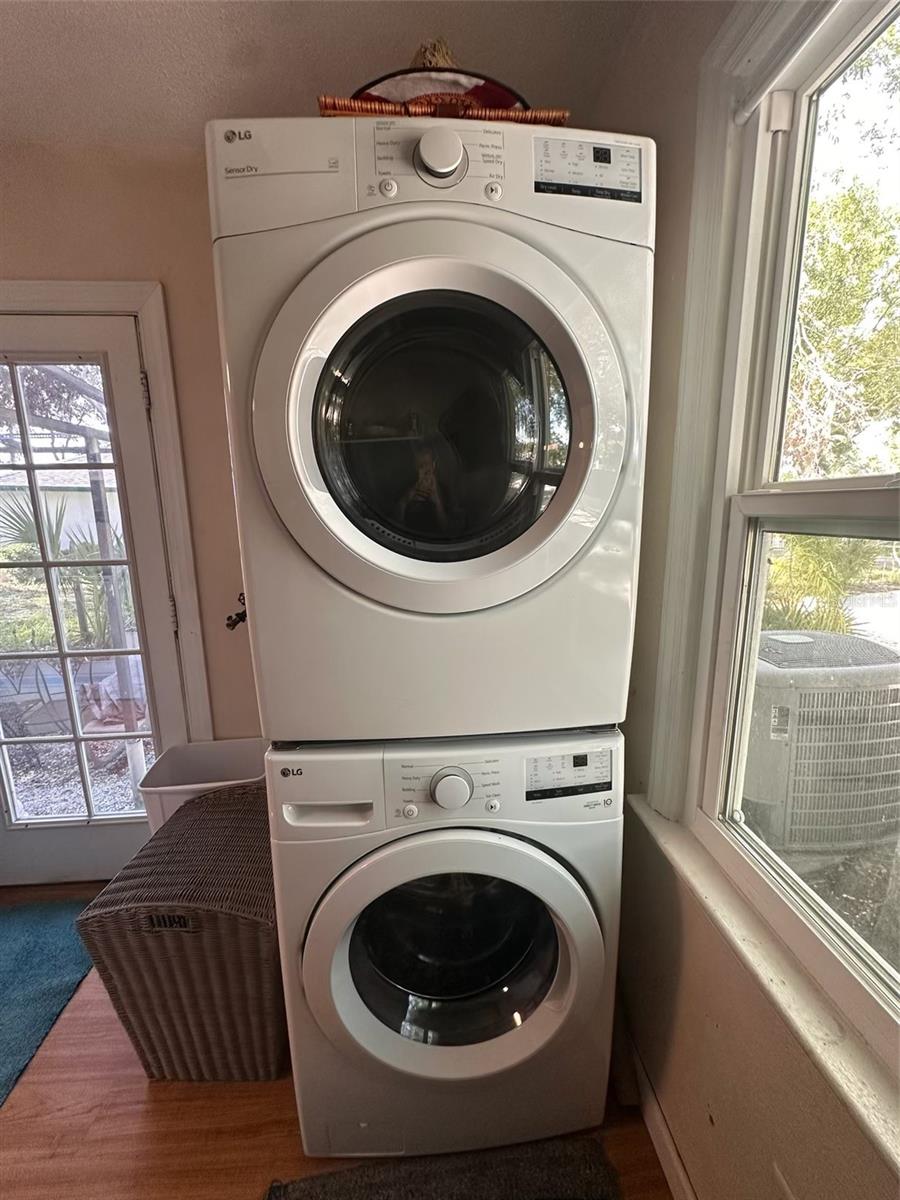 Image 17 of 43 For 919 Conrad Avenue