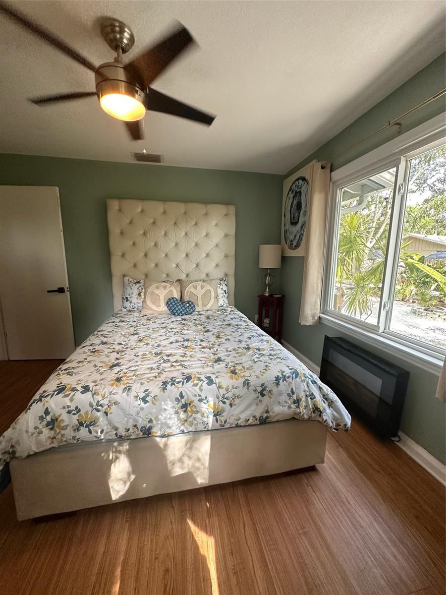 Image 19 of 43 For 919 Conrad Avenue