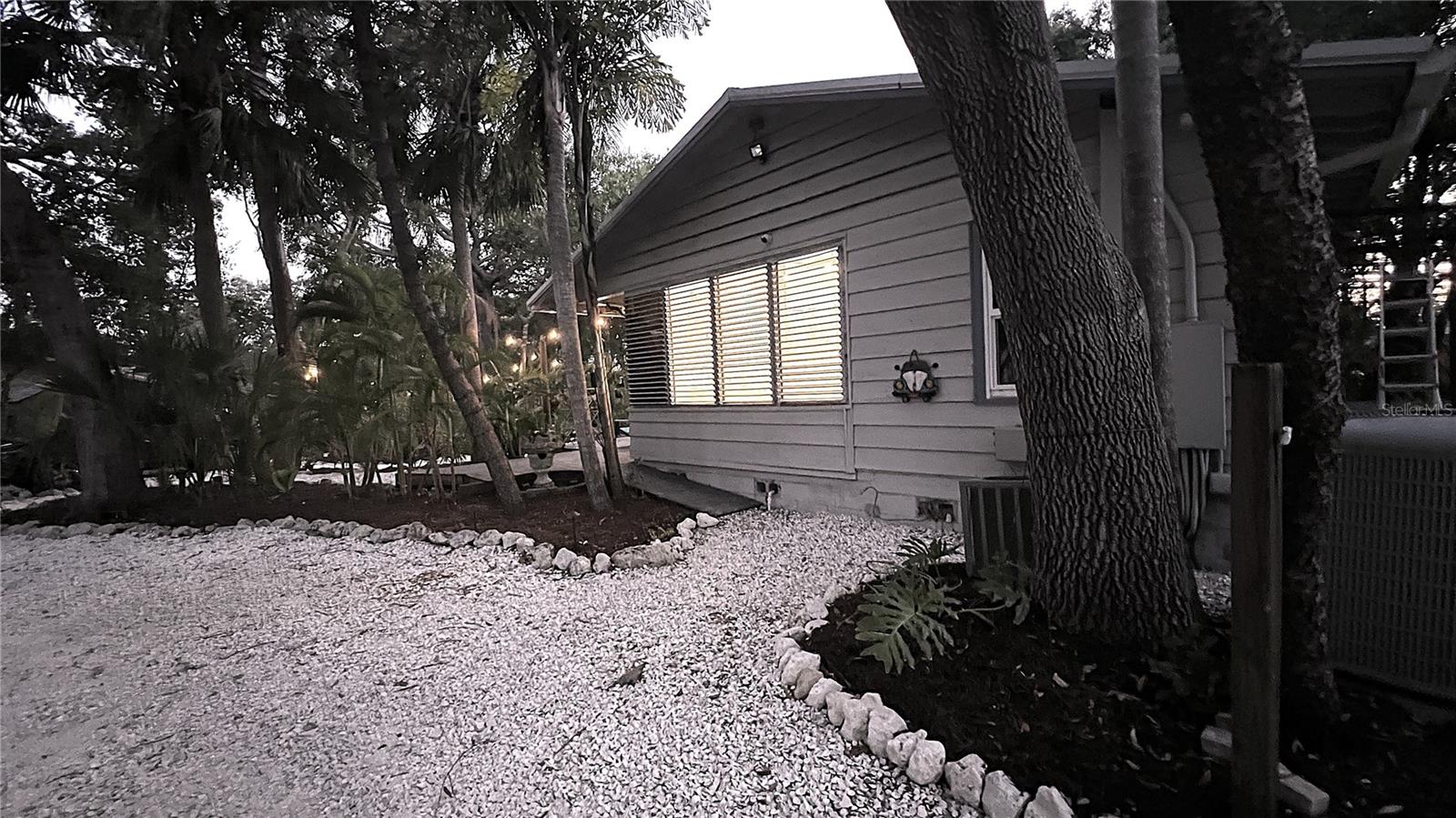 Image 27 of 43 For 919 Conrad Avenue