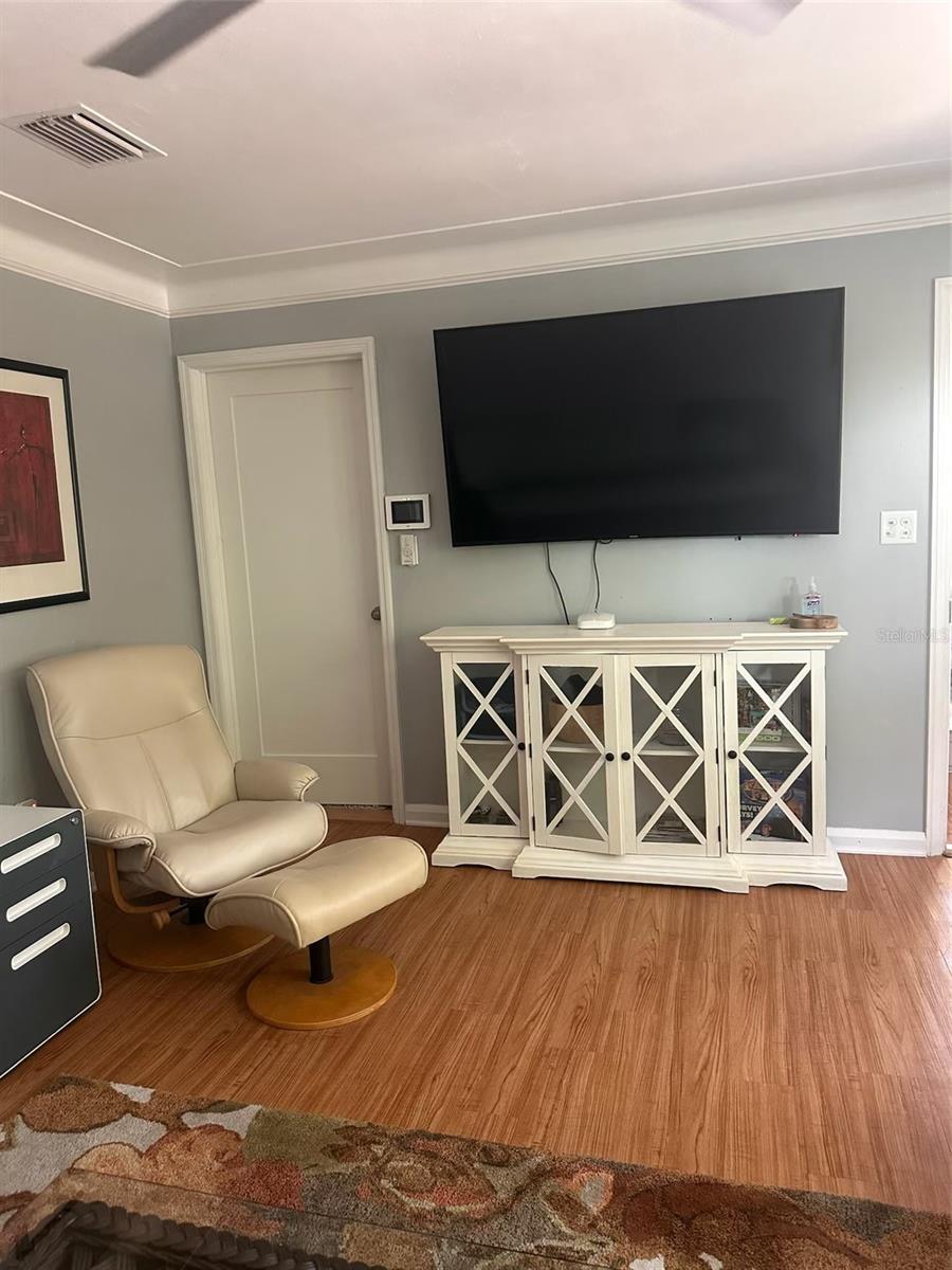 Image 8 of 43 For 919 Conrad Avenue