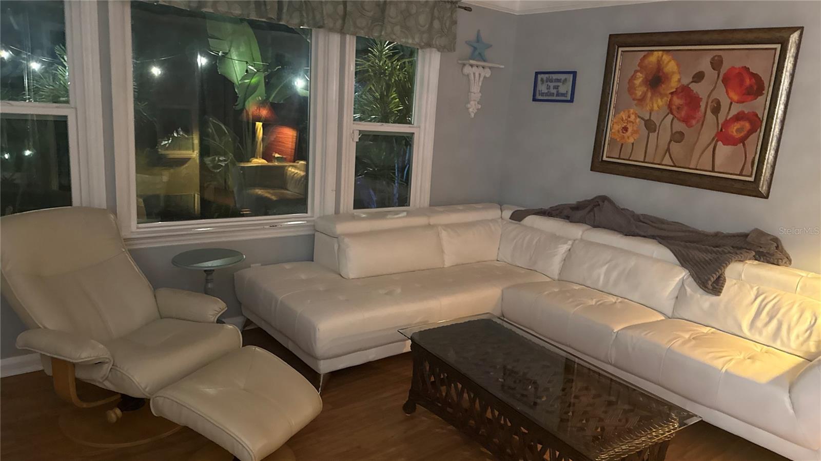 Image 9 of 43 For 919 Conrad Avenue