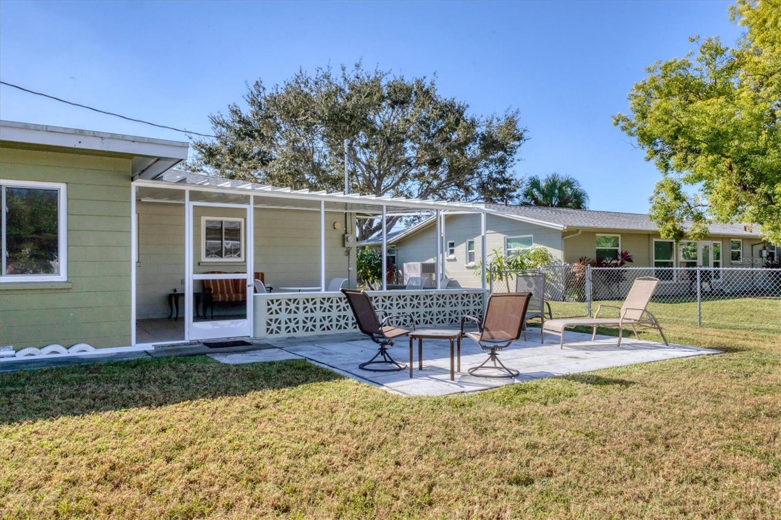 Image 25 of 27 For 6824 Roxbury Drive