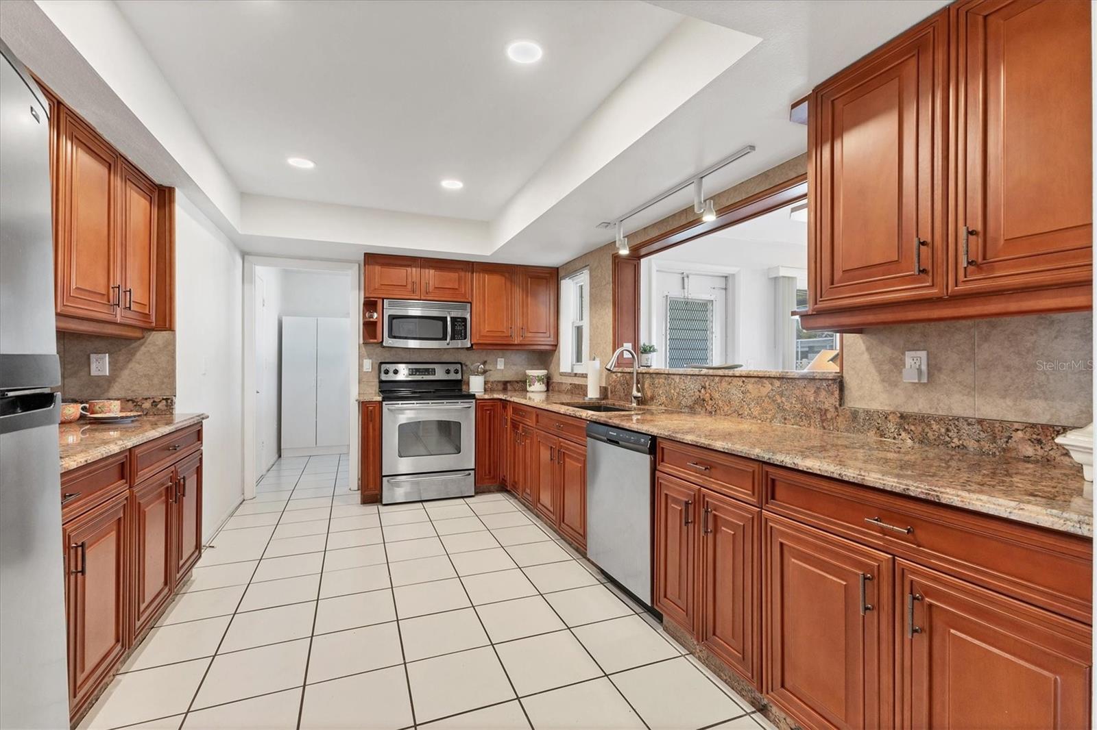 Image 6 of 27 For 6824 Roxbury Drive