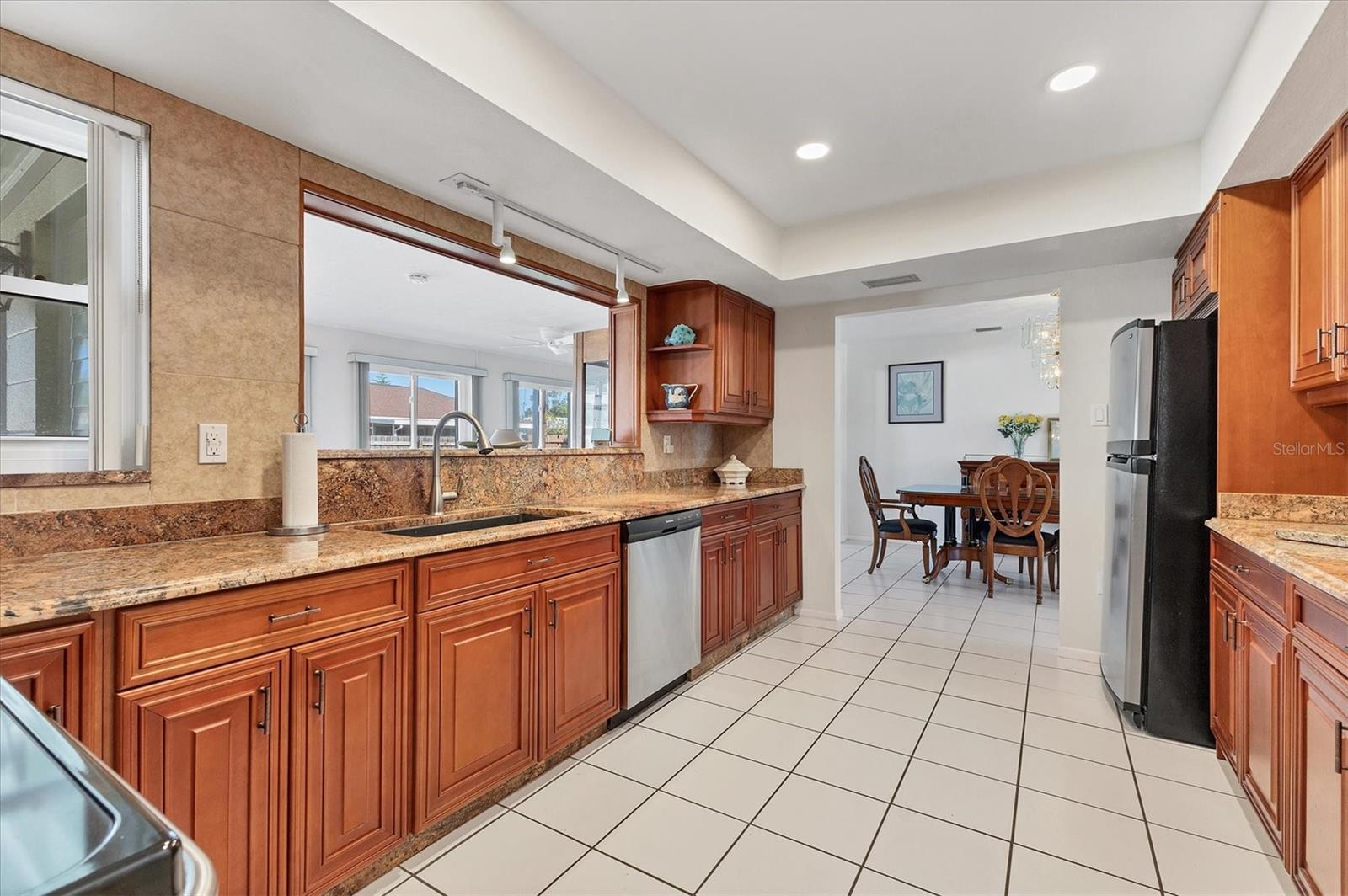 Image 7 of 27 For 6824 Roxbury Drive