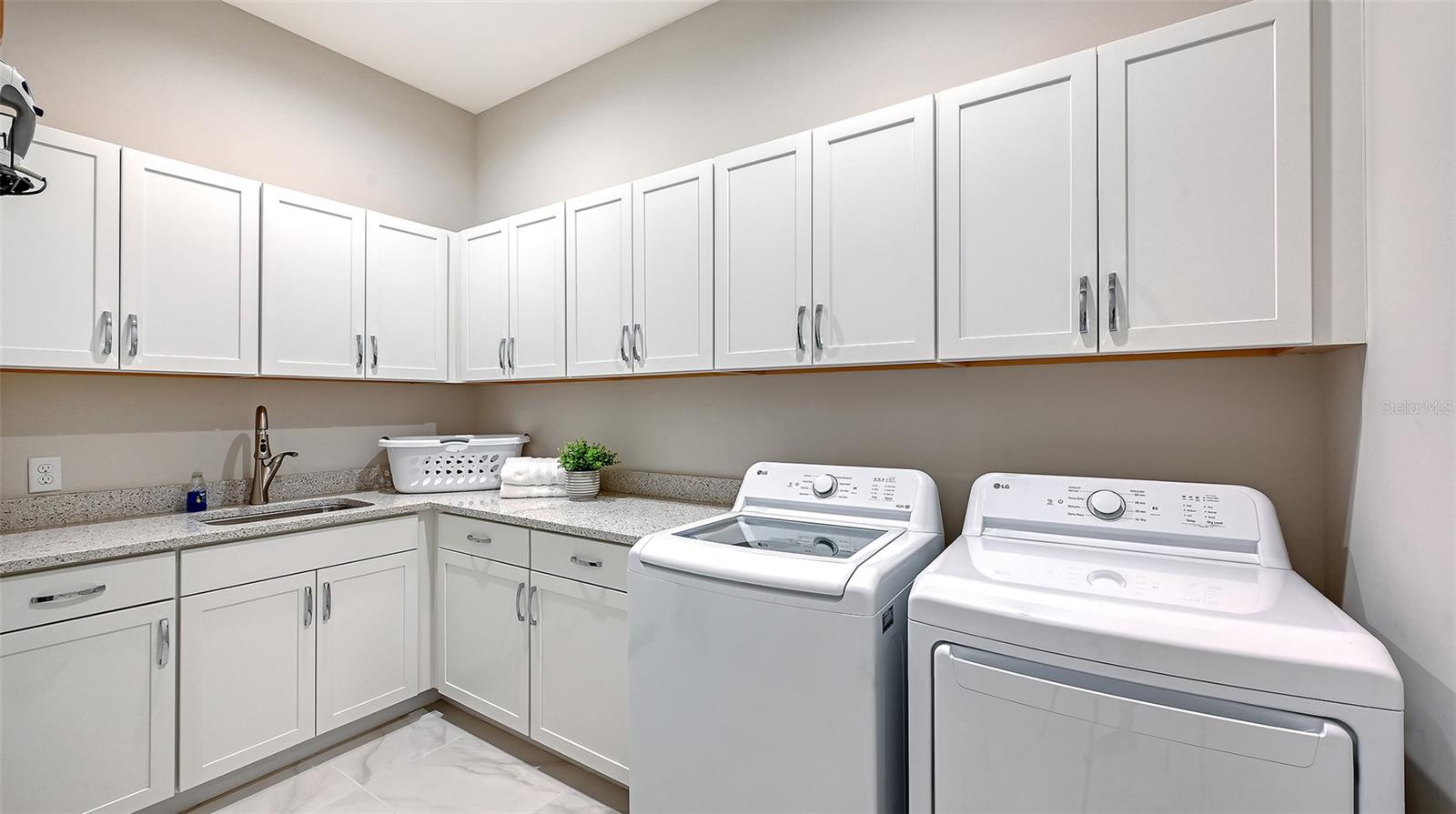 Image 43 of 94 For 16405 Kendleshire Terrace