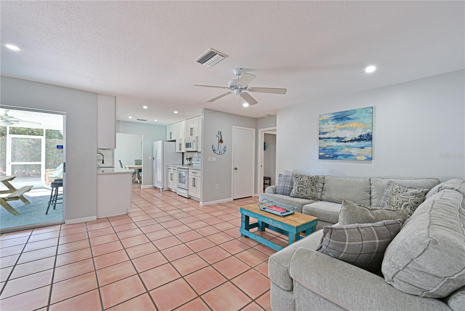 Image 13 of 37 For 1133 Montezuma Drive