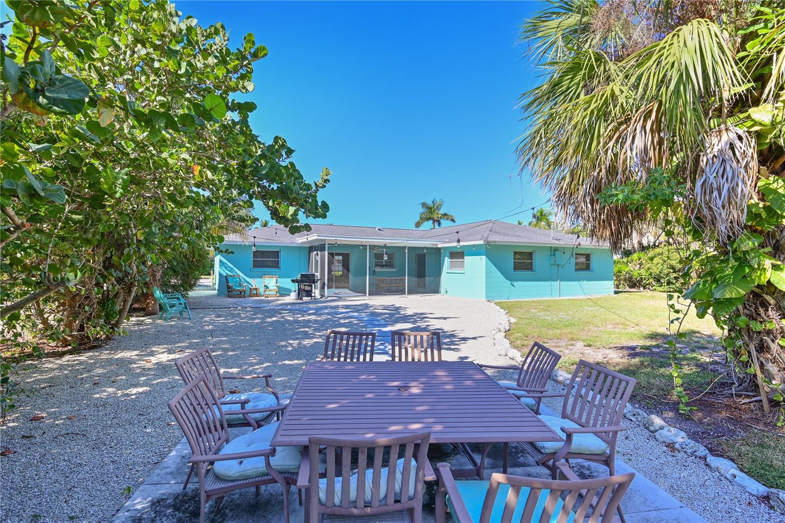 Image 28 of 37 For 1133 Montezuma Drive