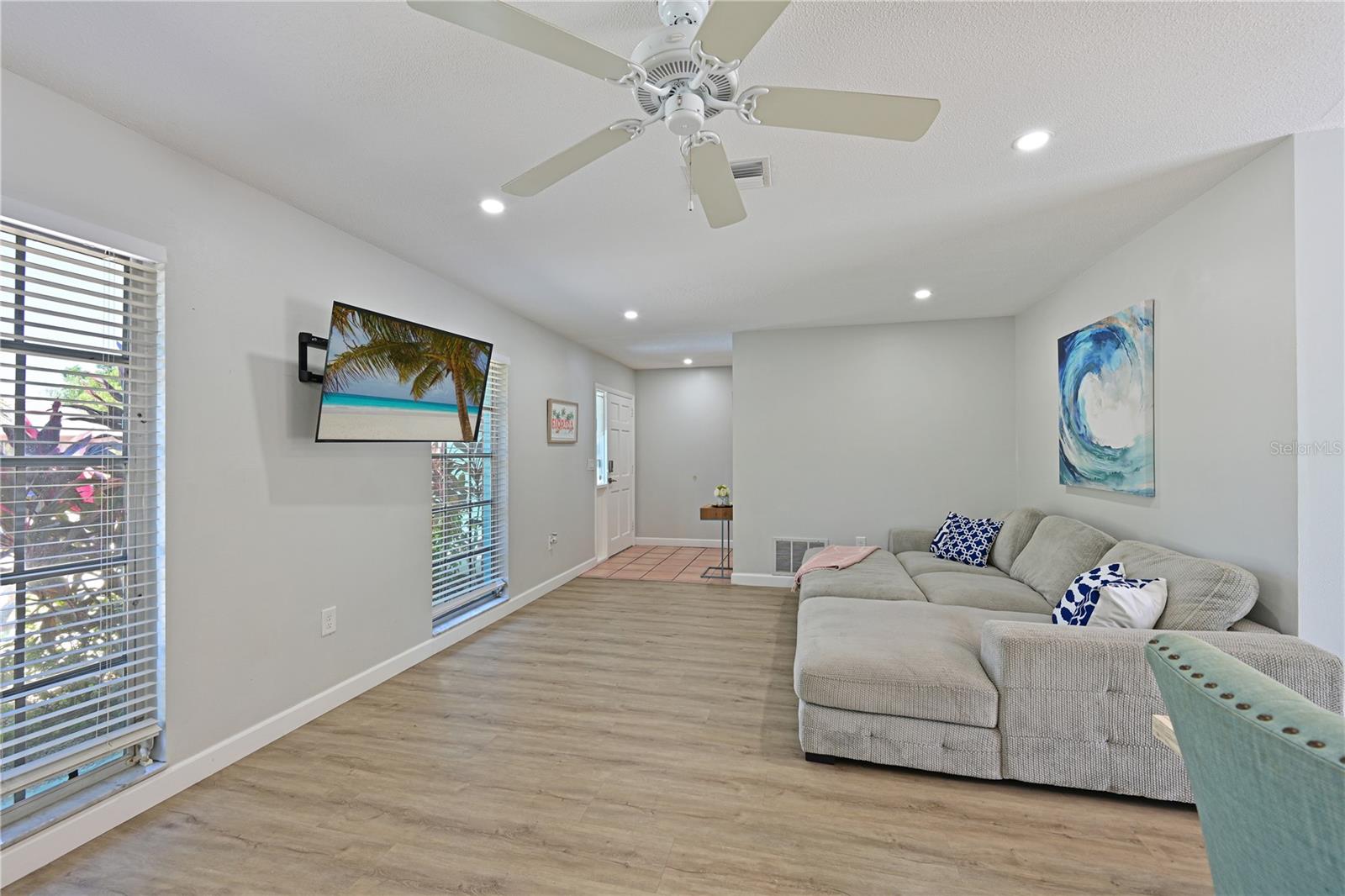 Image 4 of 37 For 1133 Montezuma Drive