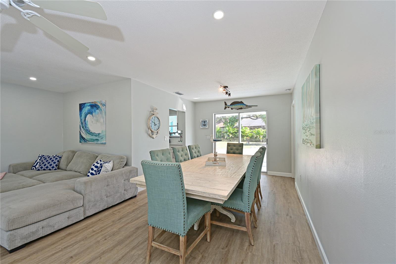 Image 6 of 37 For 1133 Montezuma Drive