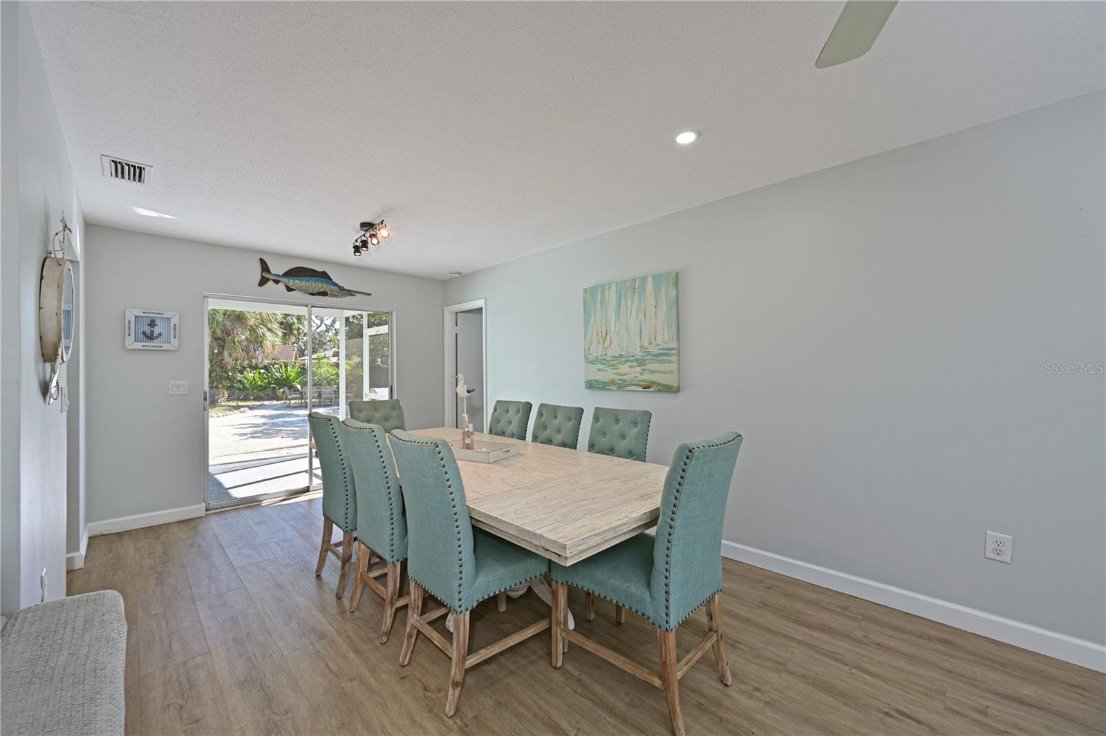 Image 7 of 37 For 1133 Montezuma Drive