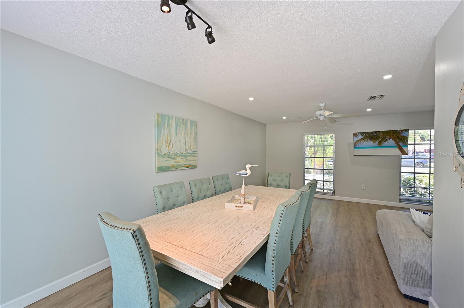 Image 8 of 37 For 1133 Montezuma Drive