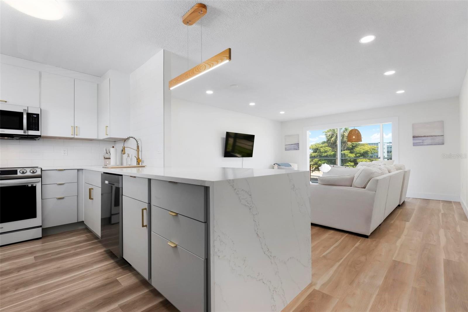 Image 3 of 36 For 4200 Ironwood Circle 203b