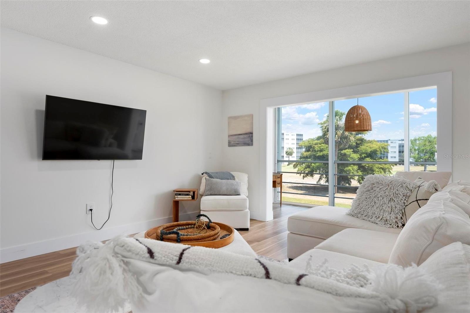 Image 5 of 36 For 4200 Ironwood Circle 203b