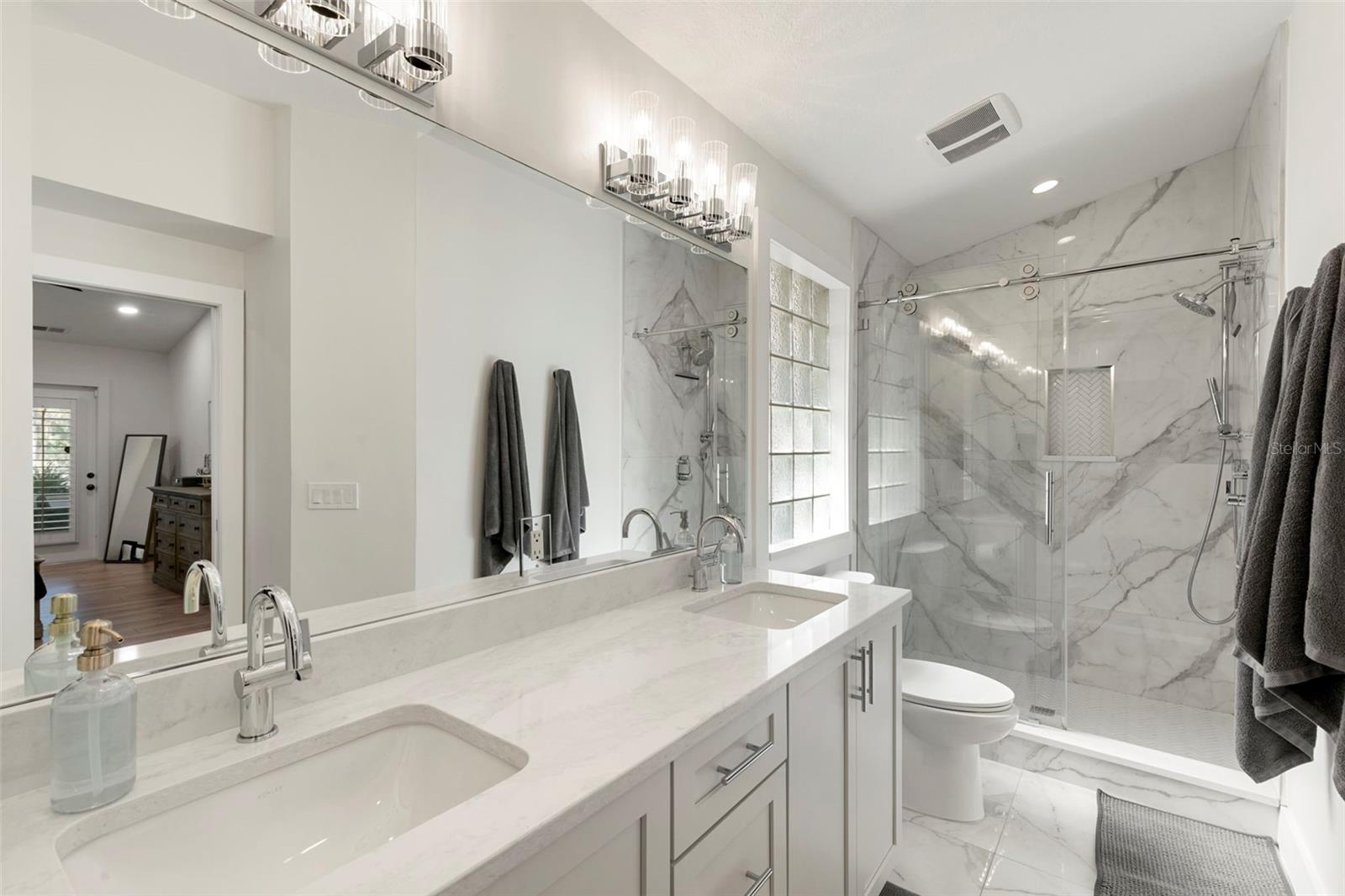 Image 18 of 49 For 1020 19th Street Sw