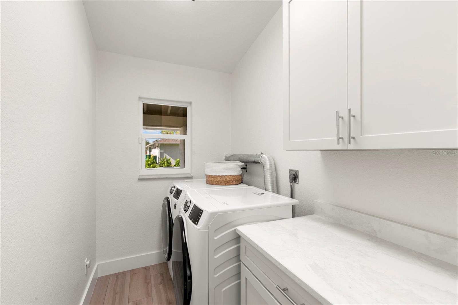 Image 37 of 49 For 1020 19th Street Sw