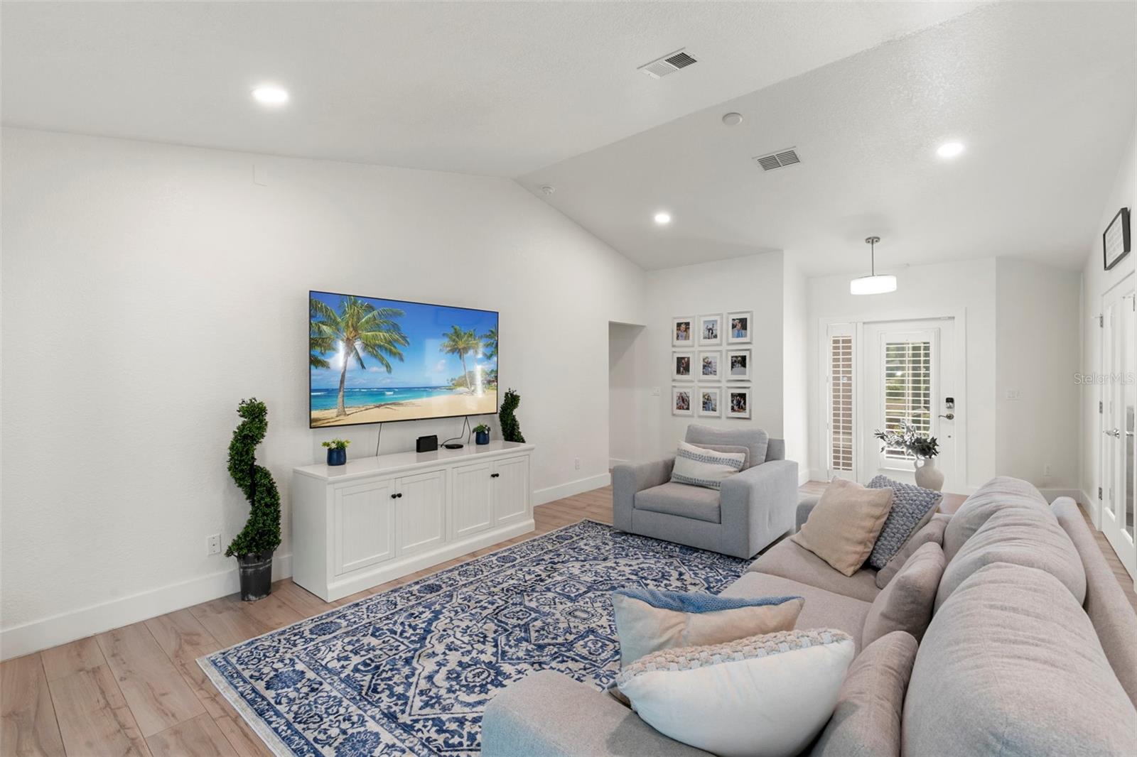 Image 7 of 49 For 1020 19th Street Sw