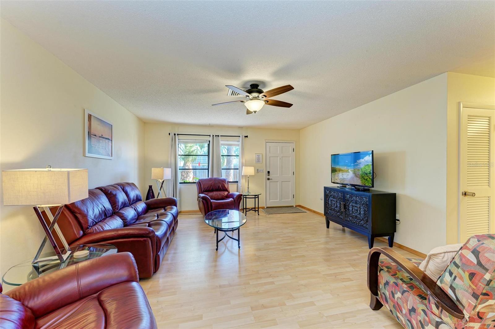 Listing photo id 8 for 401 Shore Road