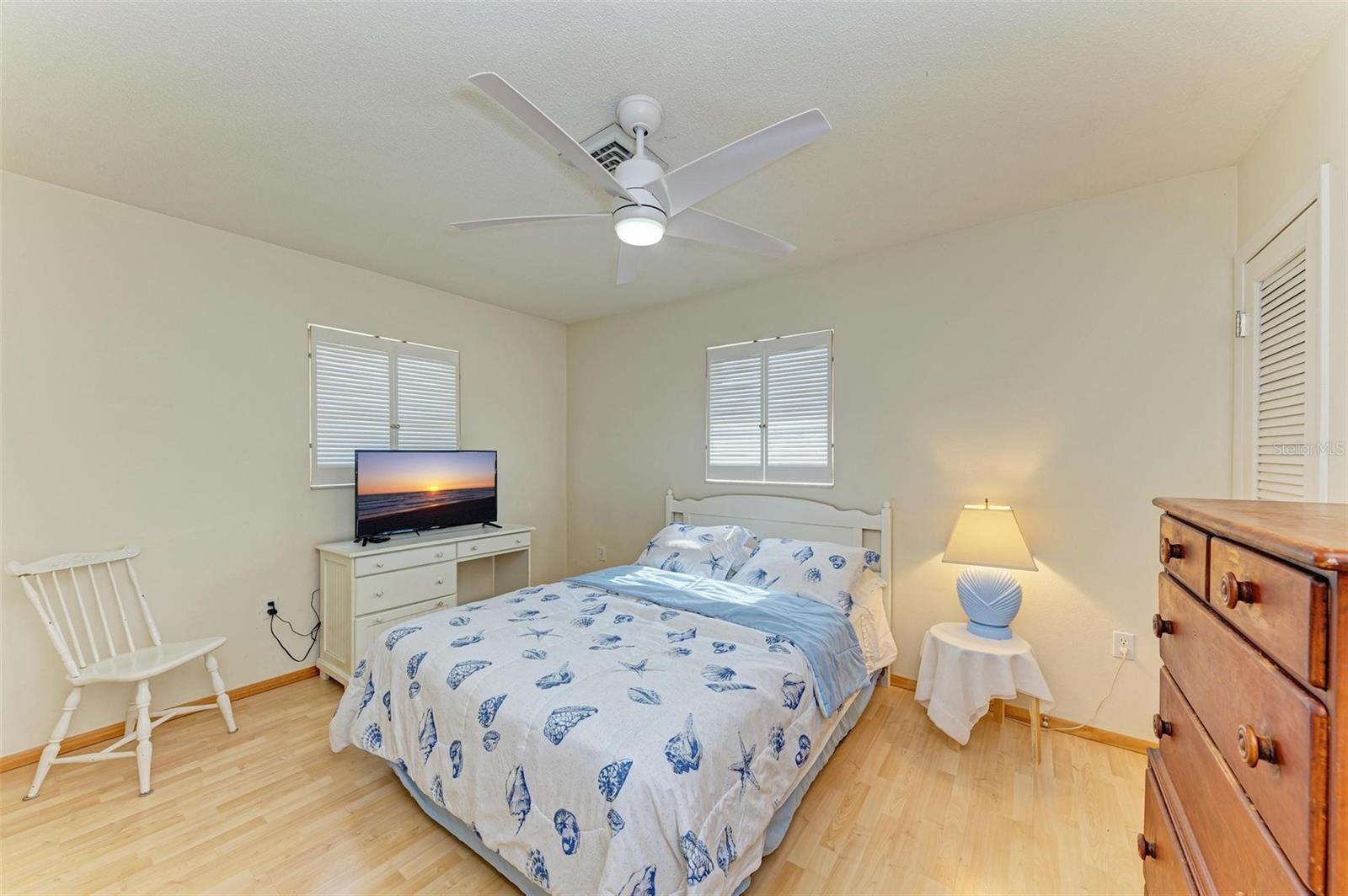 Listing photo id 26 for 401 Shore Road