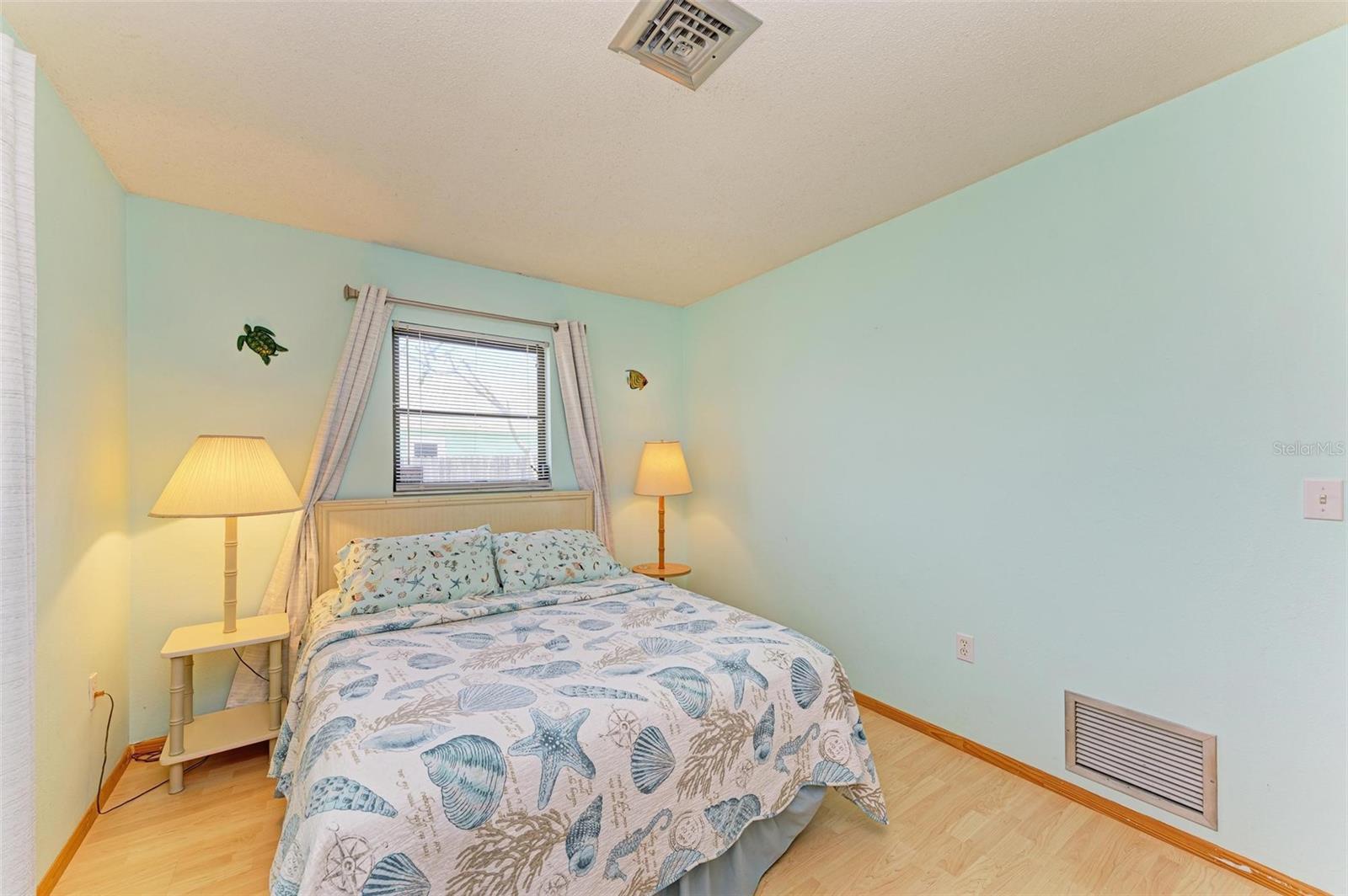 Listing photo id 45 for 401 Shore Road