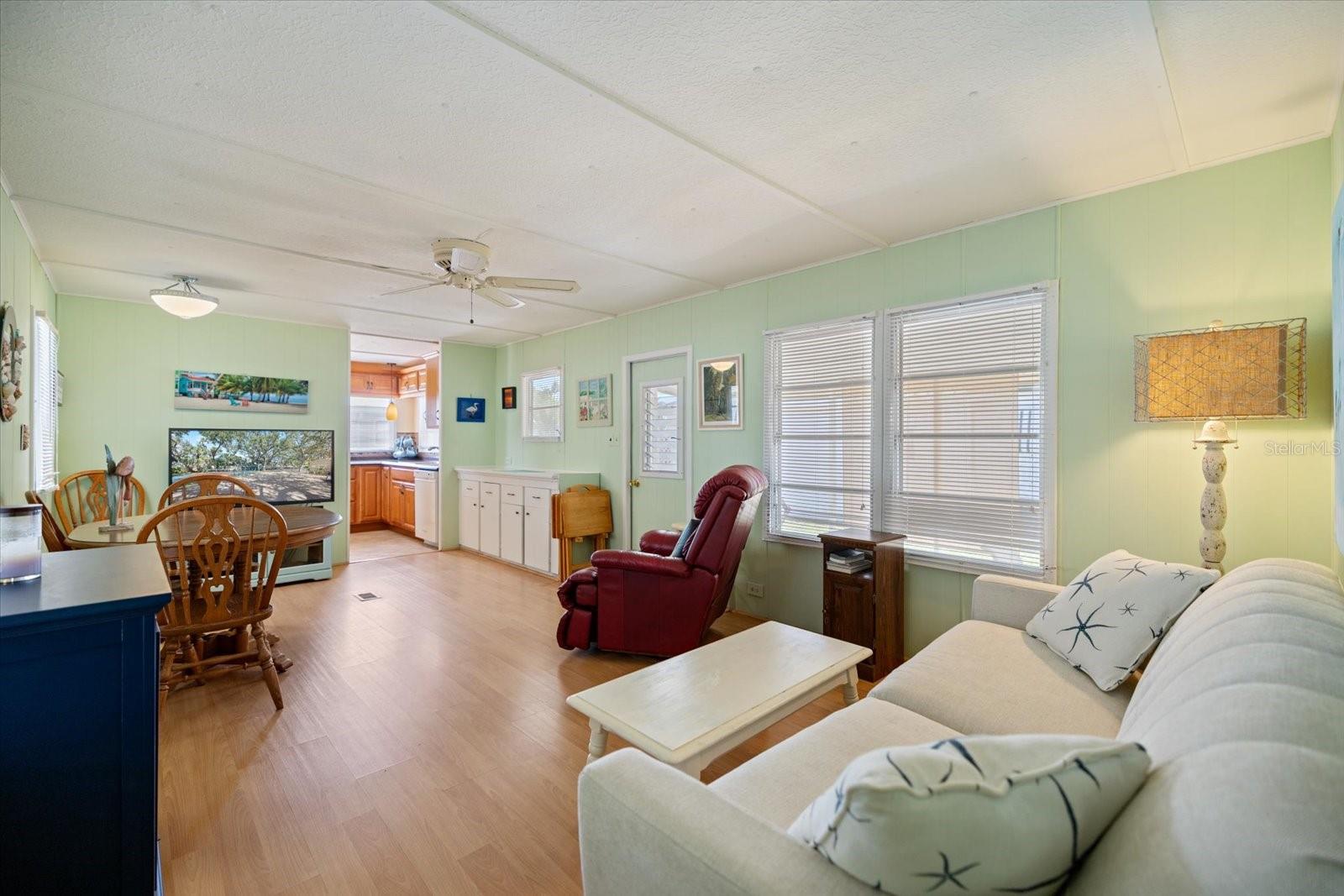 Image 17 of 37 For 251 Southwinds Drive