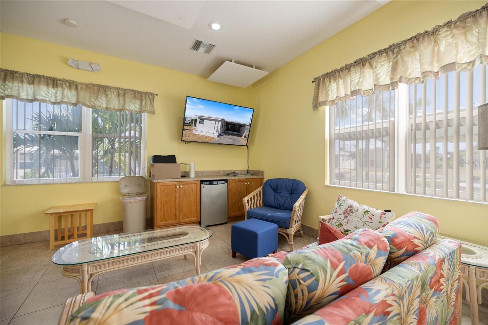 Image 32 of 37 For 251 Southwinds Drive