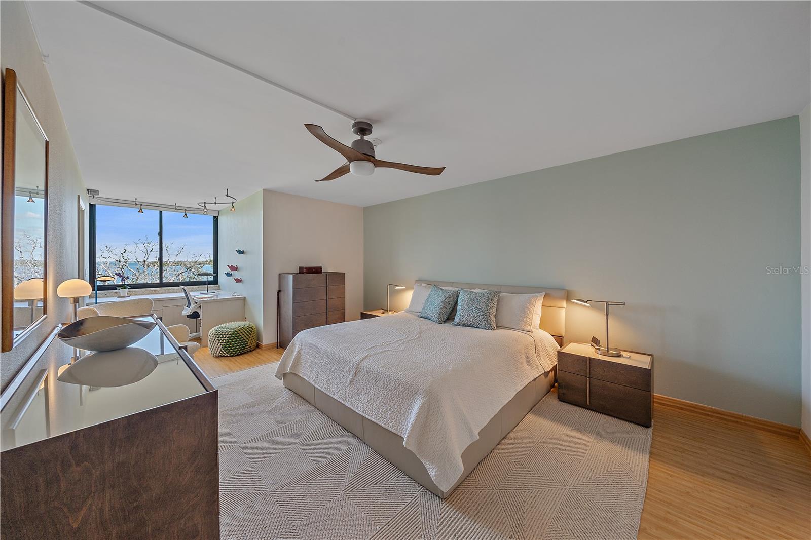 Image 17 of 44 For 814 Bayport Way