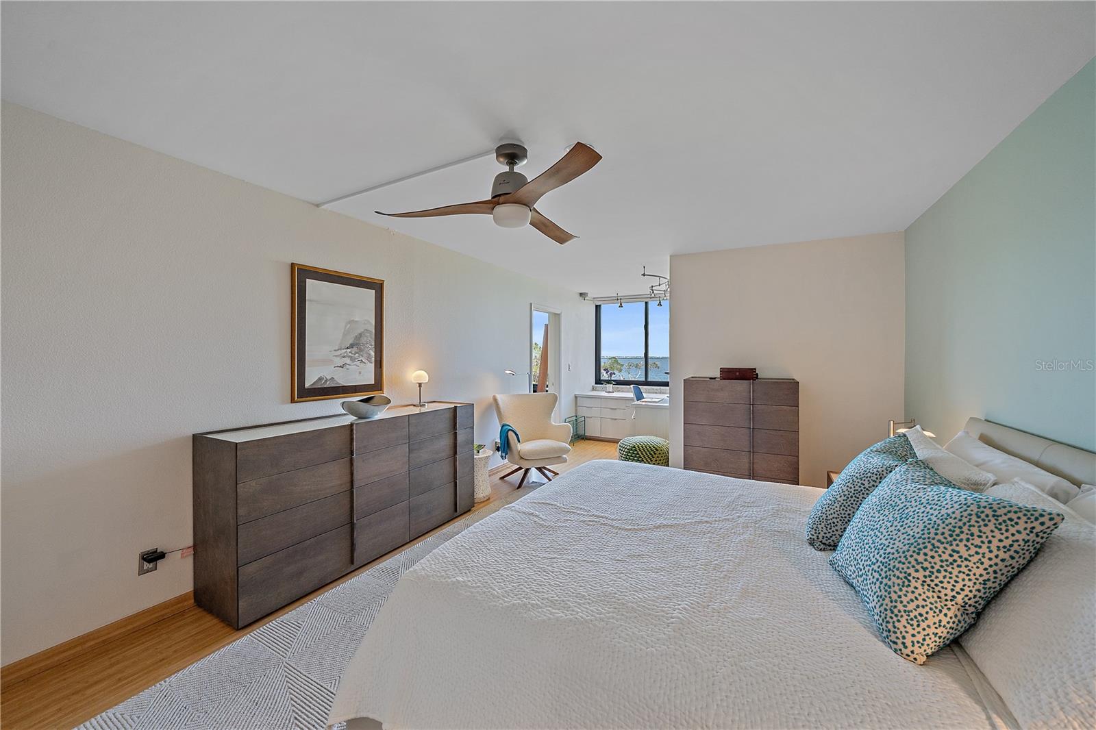 Image 18 of 44 For 814 Bayport Way