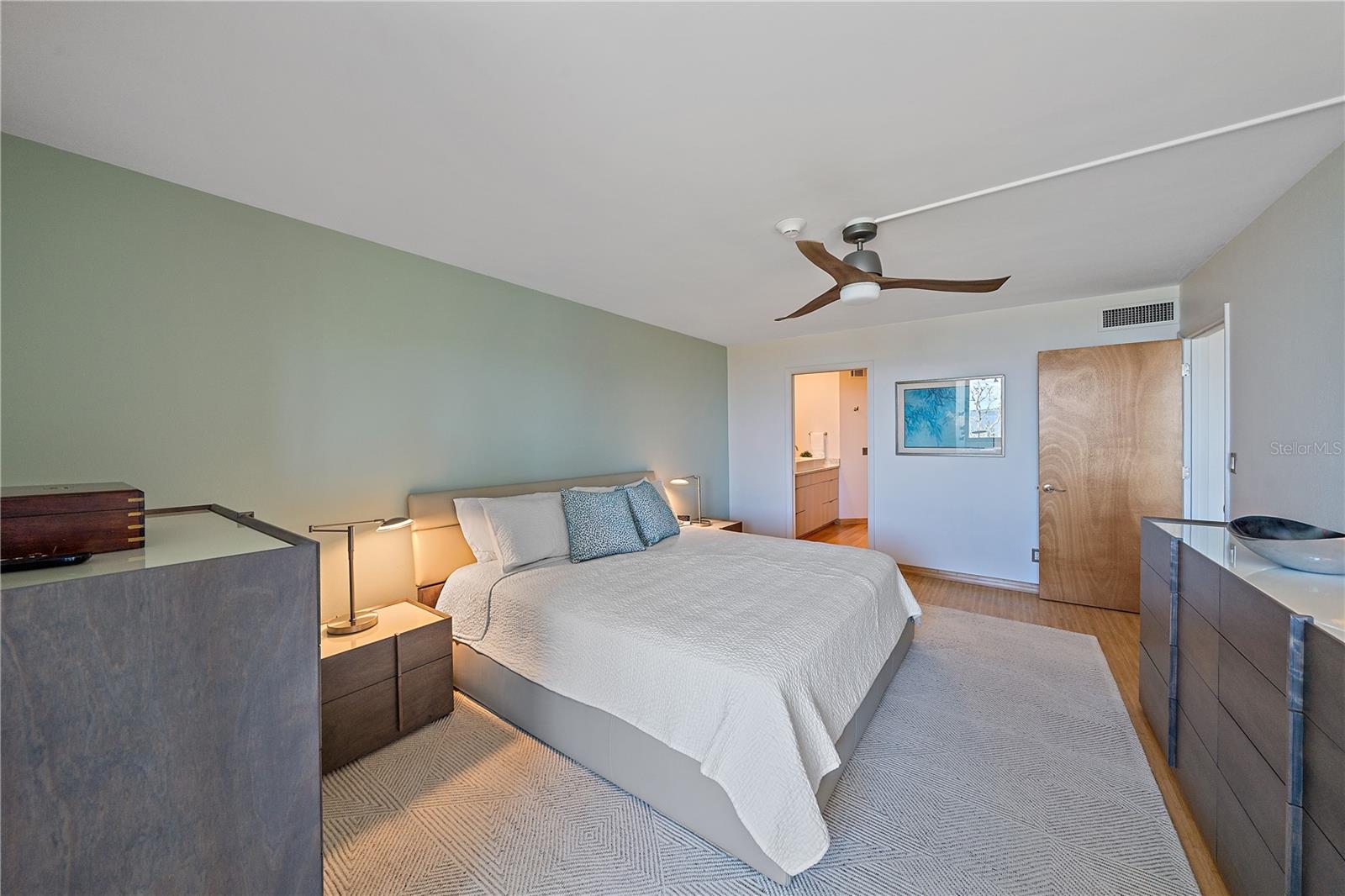 Image 19 of 44 For 814 Bayport Way