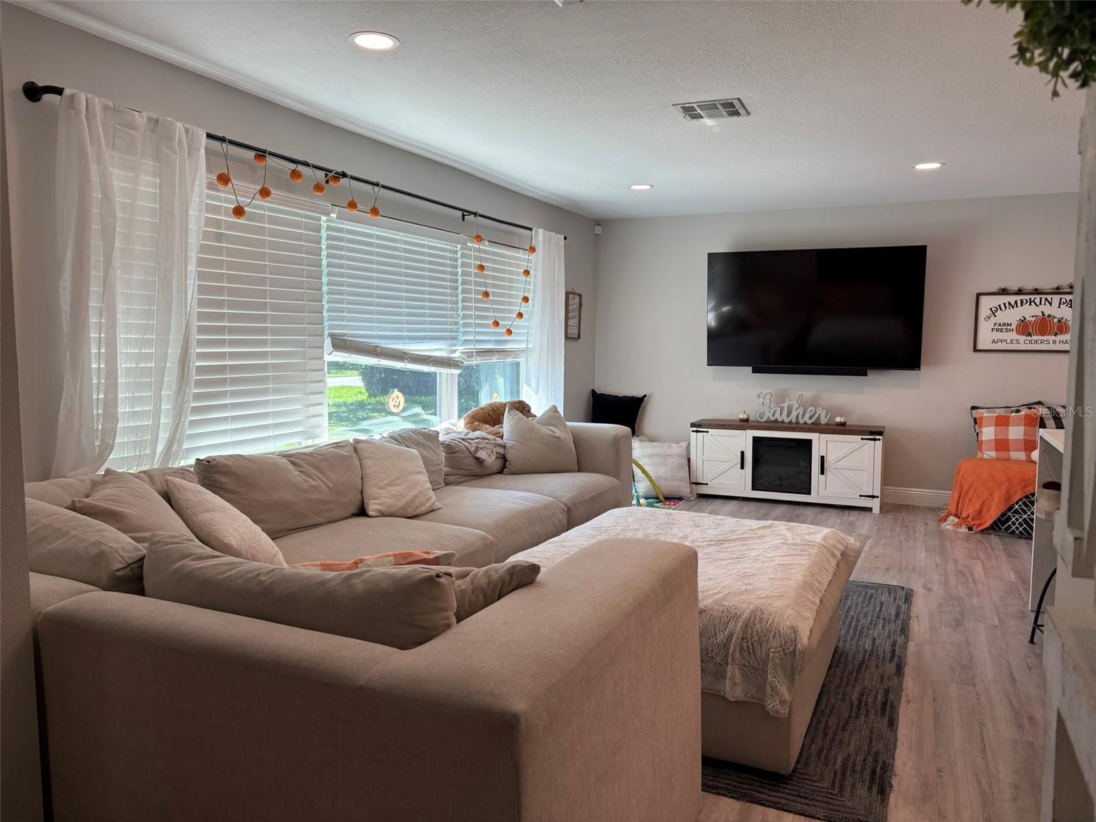 Image 10 of 22 For 4420 Meadow Creek Circle