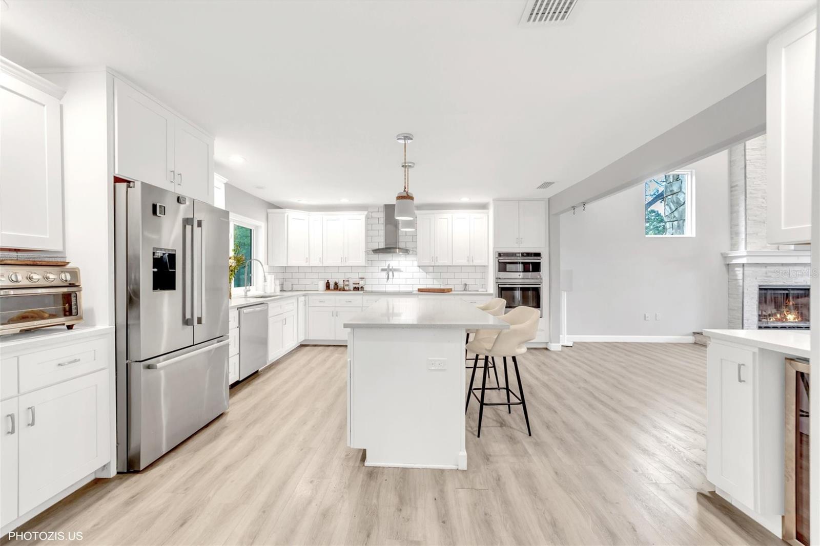 Image 5 of 71 For 3304 Moran Road