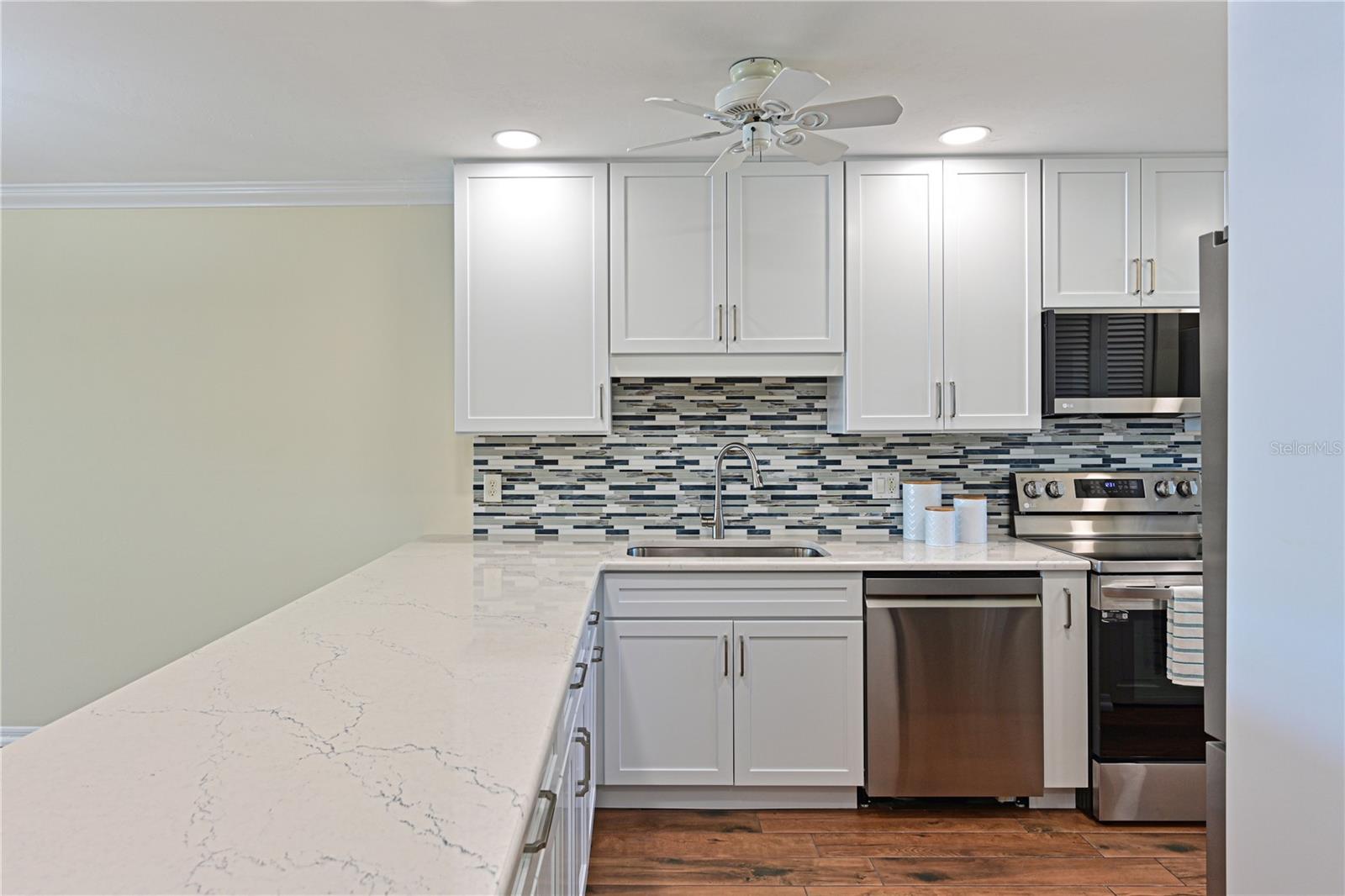 Image 21 of 71 For 9512 Colonial Drive