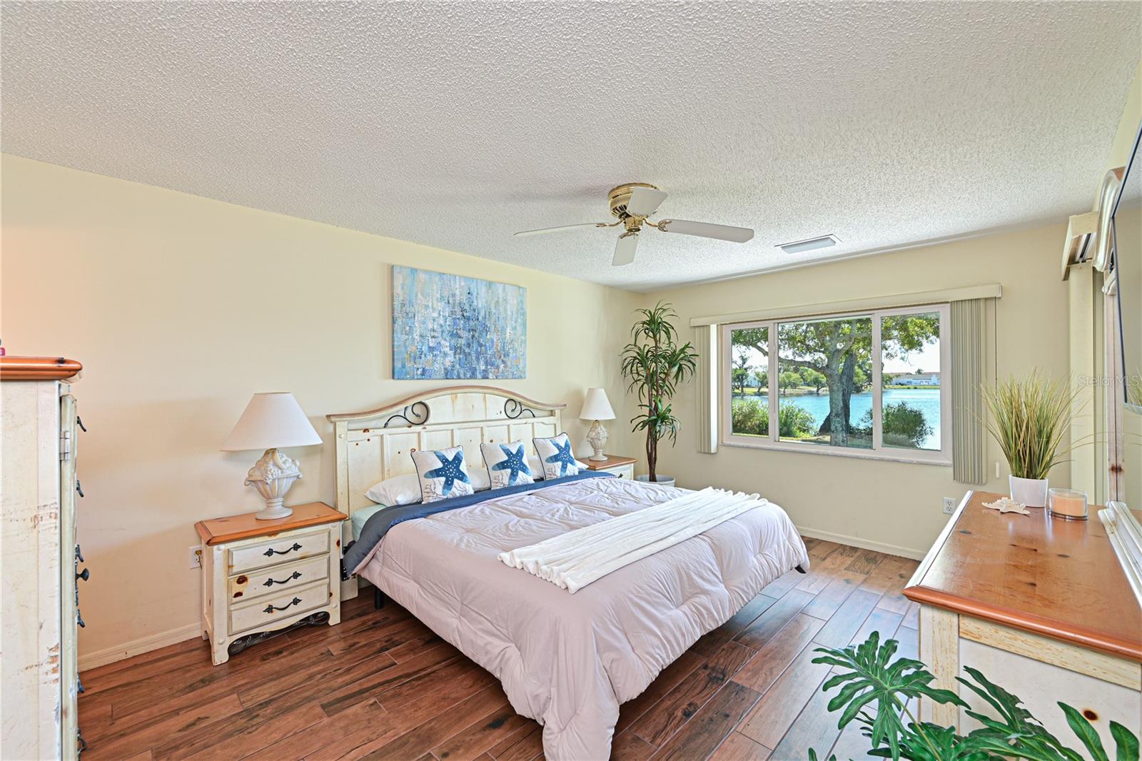 Image 26 of 71 For 9512 Colonial Drive