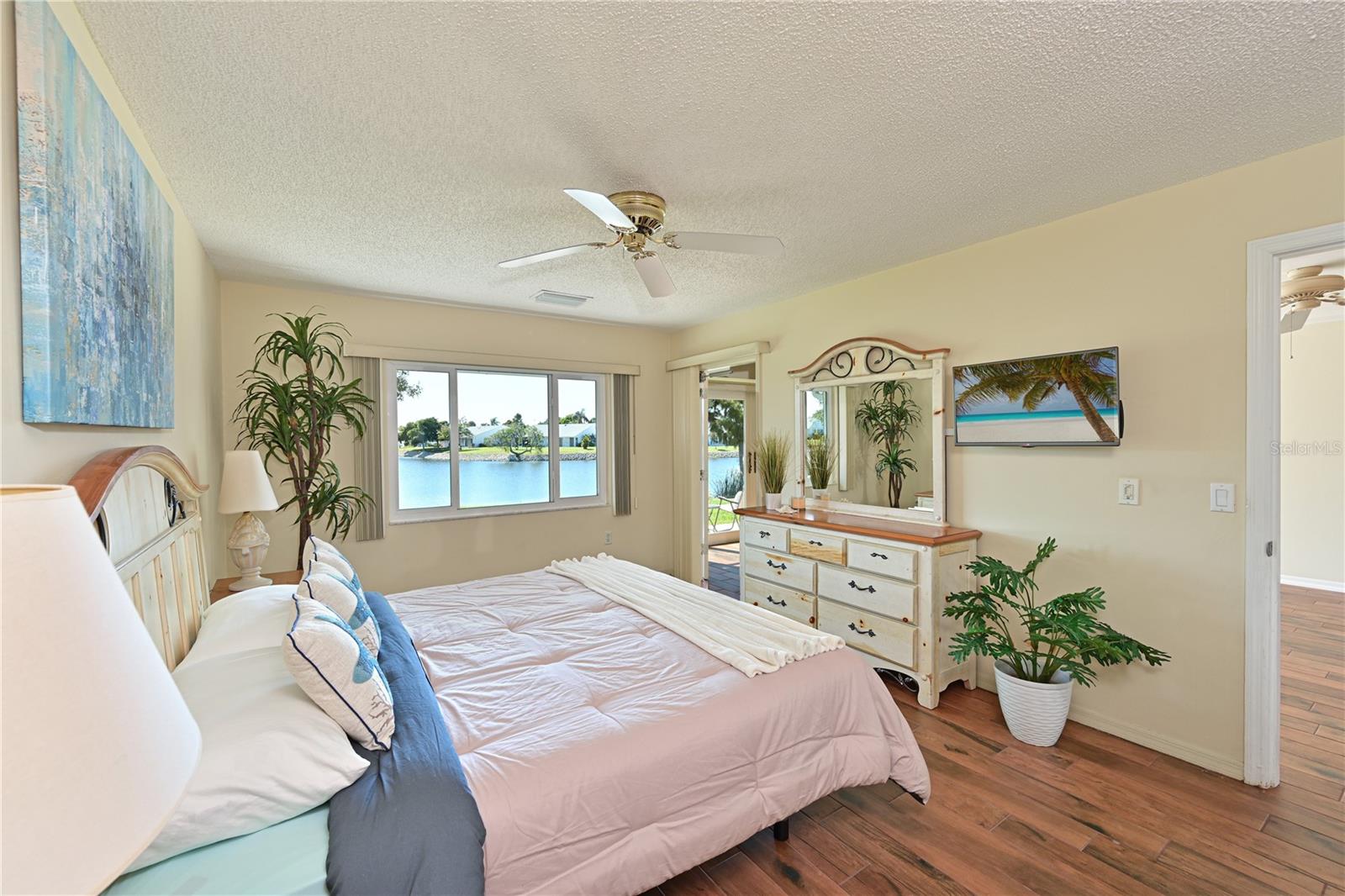 Image 28 of 71 For 9512 Colonial Drive