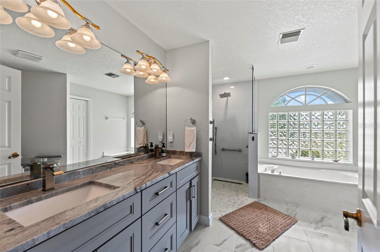 Image 18 of 36 For 8106 Arlewood Circle