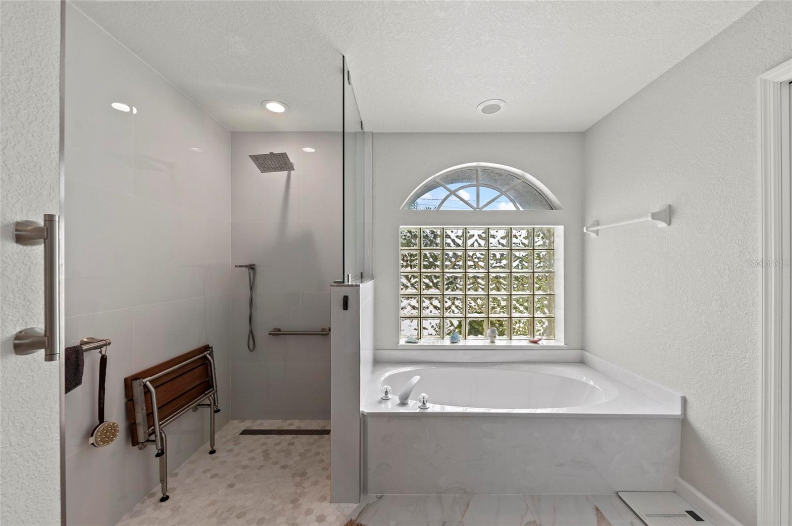 Image 19 of 36 For 8106 Arlewood Circle