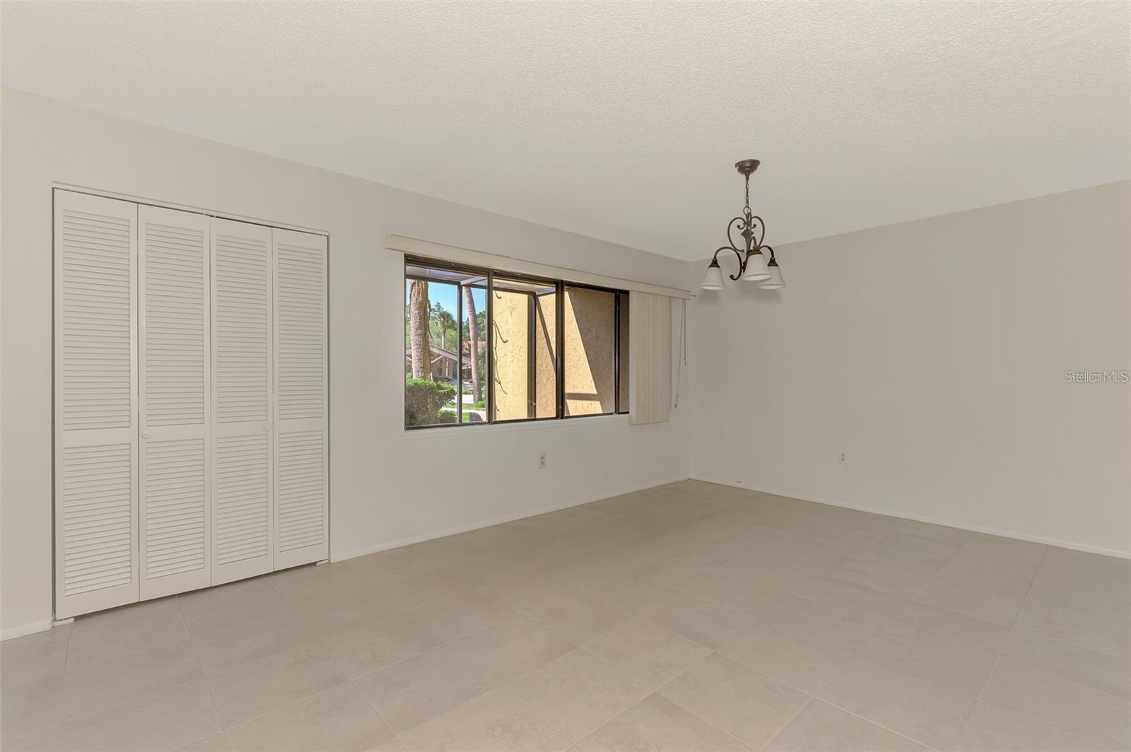 Image 10 of 50 For 935 Sunridge Way B4