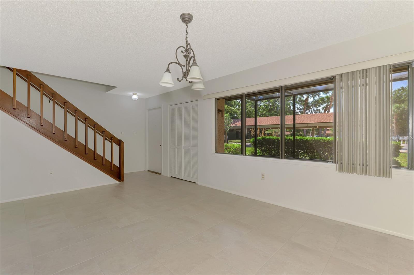 Image 11 of 50 For 935 Sunridge Way B4