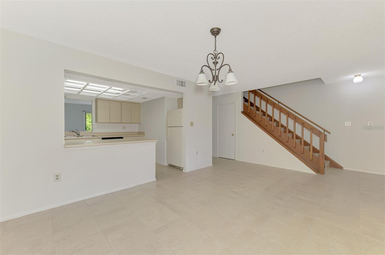 Image 12 of 50 For 935 Sunridge Way B4